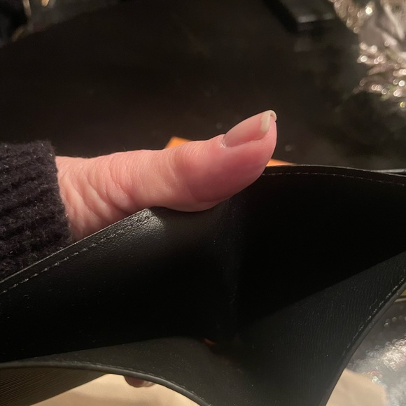 Louis Vuitton tri-fold epi LV circle Black wallet. Gorgeous. - Picture 6 of 9